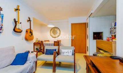 Apartamento Semi-Mobiliado com Suíte e Churrasqueira - Em Frente ao Parque da Redenção!