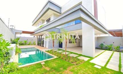 Sobrado com 3 Suítes, 2 Vagas de Garagem | Tropical III