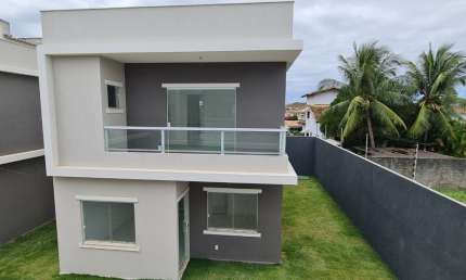 Casa a Venda com 120 m² 4/4 sendo 3 suítes no condomínio Ville Garden Miragem em Buraquinho