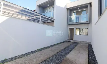 Casa com 2 quartos à venda no Velha Central, Blumenau  por R$ 398.000