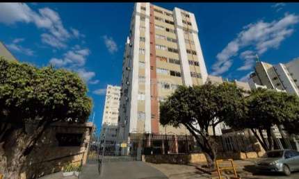 Apartamento na Av do CPA. Atrás do Mec Donald. Centro.