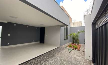 Casa com 3 quartos à venda na Rua Sampaio, 1111, Laranjeiras, Uberlândia