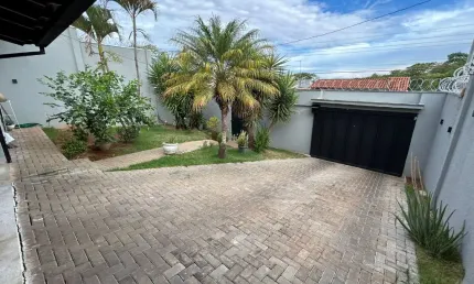 Casa com 3 quartos à venda na Rua das Azaléias, 11111, Cidade Jardim, Uberlândia