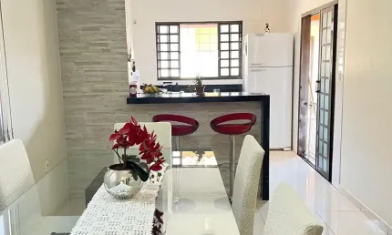 Casa com 3 quartos à venda na Avenida Cleanto Vieira Gonçalves, 111111, Jardim América I, Uberlândia