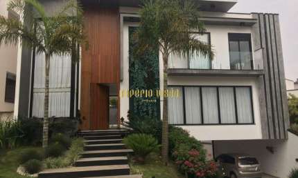 Casa de Condomínio para Aluguel com 3 Dormitórios, Churrasqueira, Lareira e Piscina no Residencial Mosaico da Serra - Mogi das Cruzes-SP.