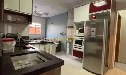 Casa térrea a venda ,3 dormitórios sendo 1 suíte,móveis planejados,2 vagas de garagem , vila di cesar,mogi das cruzes