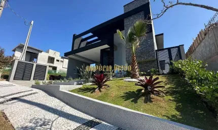 Casa térrea de Alto Padrão com 4 Suítes à venda no Condomínio Granja Anita - Mogi das Cruzes-SP.