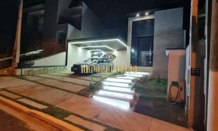 Casa de condomínio com 3 Dormitórios, sendo 3 Suítes, com Piscina e Espaço Gourmet no Condomínio Mosaico da Serra em Mogi Das Cruzes-SP
