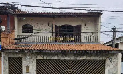 Sobrado á venda com 5 Dormitórios, sendo 1 Suíte com área gourmet, hidromassagem e aquecimento solar na Vila Figueira - Suzano - SP