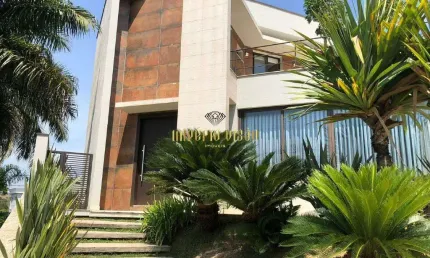 Sobrado à Venda com 3 Dormitórios, sendo 2 Suítes mobiliada com Piscina no Condomínio Aruã Brisas em Mogi das Cruzes-SP