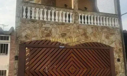 Sobrado á Venda com 2 Dormitorios, sendo 2 suítes, hidromassagem e área gourmet na Vila Urupês - Suzano -SP