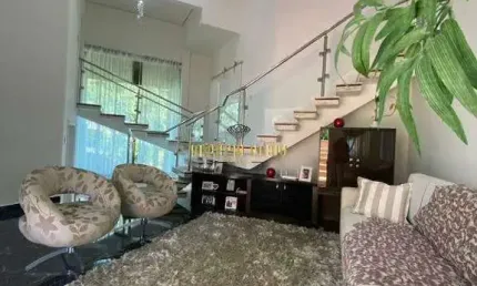 Sobrado à venda com 3 Dormitórios, sendo 1 Suíte com Closet, Área gourmet e Piscina no Condomínio Aruã 1 - Suzano-SP