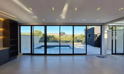 Casa de Alto Padrão à venda com 3 Suítes, Espaço gourmet e Piscina no condomínio Aruã Brisas 2 - Mogi das Cruzes-SP