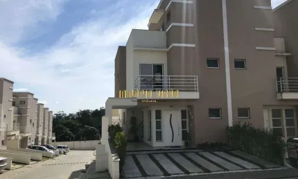 Sobrado à venda com 3 dormitórios, sendo 1 suíte e churrasqueira no condomínio recanto das araucárias - suzano-sp