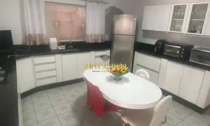 Sobrado à venda com 3 Dormitórios e 1 Edícula no bairro Jardim Varam - Suzano-SP