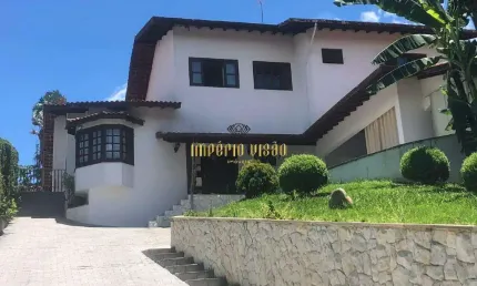 Sobrado à venda com 3 Suítes, sendo 1 com Closet, Escritório, Churrasqueira e Piscina no Condomínio Arujazinho l, ll ,lll - Arujá - SP