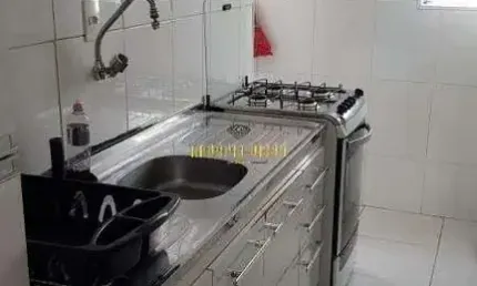 Apartamento à venda com 2 quartos, sala ampla, cozinha e área de serviço no condomínio Ceci e Peri - Mogi das Cruzes - SP