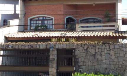 Sobrado à venda com 3 Dormitórios, sendo 1 Suíte Master com Hidromassagem e Closet e Churrasqueira com fogão á lenha no Jardim Realce - Suzano-SP
