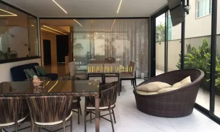 Casa de Alto Padrão com 3 suítes e espaço gourmet com piscina à venda no condomínio Residencial Suzano - SP.