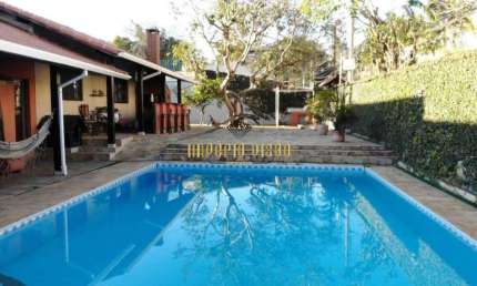 Chácara à Venda com 5 Dormitórios, sendo 2 Suítes, Piscina e Espaço Gourmet na Vila Horizonte - Mogi das Cruzes-SP