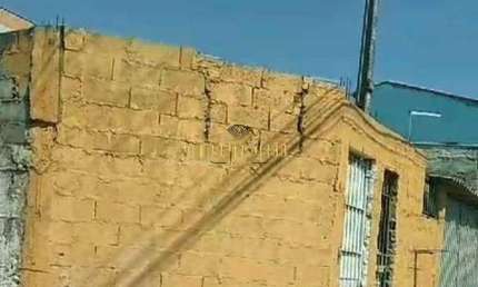 Casa à venda com 2 Dormitórios e Amplo Quintal - Casa Branca - Suzano - SP