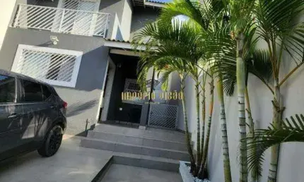 Lindo sobrado à venda com 3 Dormitórios, sendo 1 Suíte e Fogão no bairro Mogi Moderno em Mogi das Cruzes - SP.