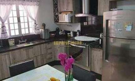 Sobrado à venda com 4 dormitórios e salão de festas com espaço gourmet e churrasqueira no bairro Jardim Varan - Suzano - SP