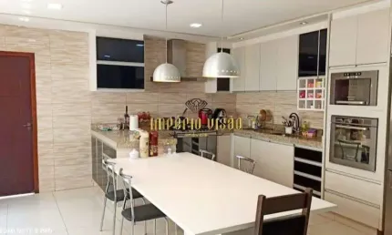 Sobrado com 4 dormitórios à venda no bairro Quaresmeira - Suzano-SP.