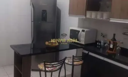 Sobrado à venda com 3 dormitórios e quintal amplo no bairro Jardim dos Ipês - Suzano-SP.