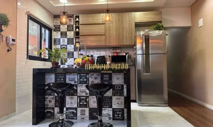 Casa á Venda com excelente acabamento, com algumas mobílias, 4 Dormitórios, sendo 1 Suíte e Área grande com churrasqueira e banheiro.
