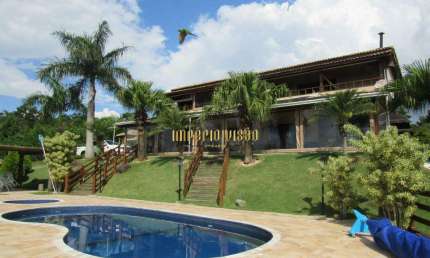 Luxuosa chácara de 2.500m² à venda no condomínio Granja Virginia - Guararema-SP.