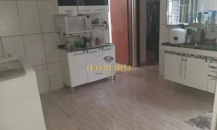 Sobrado com 2 salões de esquina à venda no bairro Jardim Luella - Suzano-SP.