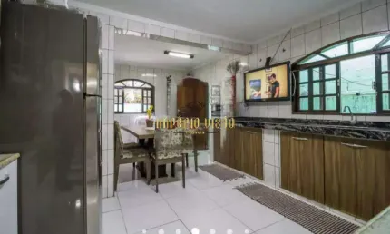 Sobrado com 4 quartos à venda no bairro Jardim Itamarati - Poá-SP.