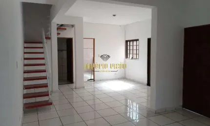 Sobrado com 3 quartos á venda no bairro Parque Santa Rosa - Suzano-SP.