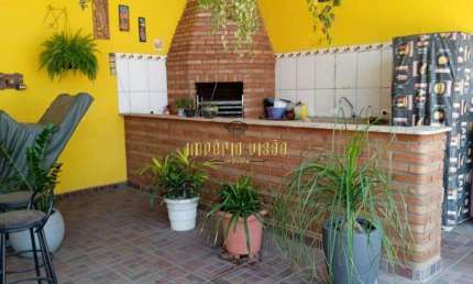 Sobrado com 3 dormitórios e salão comercial à venda no bairro Cidade Boa Vista - Suzano-SP.