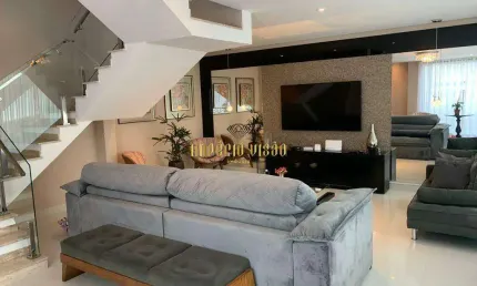 Casa porteira fechada com 3 suítes , piscina e persianas automatizadas à venda no condomínio de luxo Arujá 5.