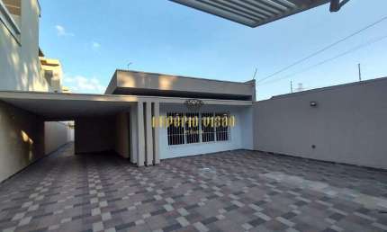 Casa térrea com 7 salas á venda no bairro Parque Suzano - Suzano-SP.