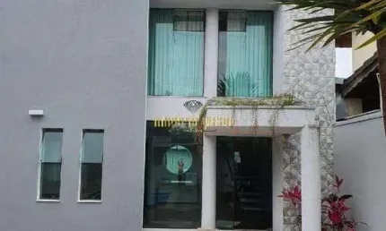 Sobrado de Alto Padrão com 3 suítes à venda na Vila Oliveira - Mogi das Cruzes-SP.