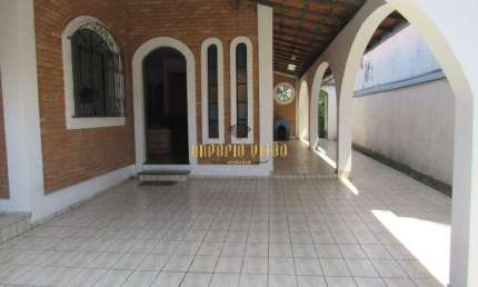 Linda casa com terreno à venda no bairro Parque Santa Rosa em Suzano, próximo ao posto de bombeiros