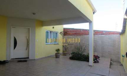Casa à Venda no bairro Jardim Casa Branca em Suzano-SP.