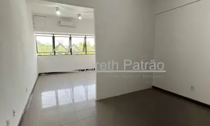 Excelente sala comercial disponível para locação no Empresarial Tancredo Neves, Costa Azul.