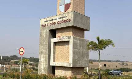 Terreno de 1.200m2 a 23.000m2 a venda no Centro Empresarial e Industrial Vale dos Cedros!