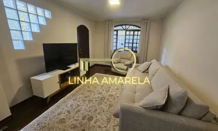 Este sobrado oferece tudo o que você precisa para viver com conforto e praticidade!