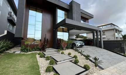 Casa Alto Padrão para Venda em Florianópolis, Ingleses do Rio Vermelho, 3 dormitórios, 3 suítes, 4 banheiros, 2 vagas