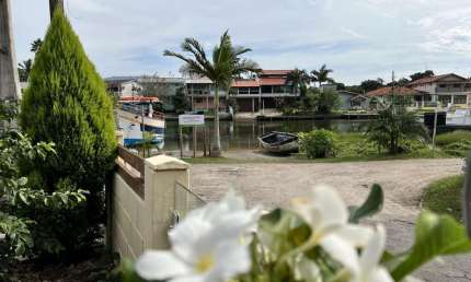 Casa para Venda em Florianópolis, Barra da Lagoa, 5 dormitórios, 2 banheiros, 1 vaga