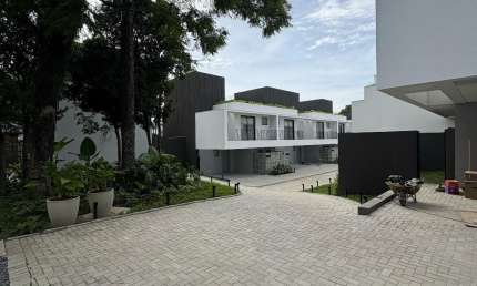 Novo Condomínio de Casas no Bairro Guabirotuba