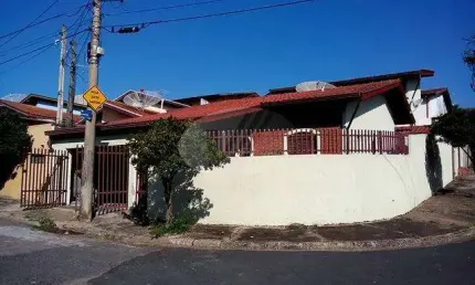 Casa com 4 quartos à venda na Vereador Alcides Concon, 6, Jardim Itapuã, Valinhos, 177 m2 por R$ 600.000