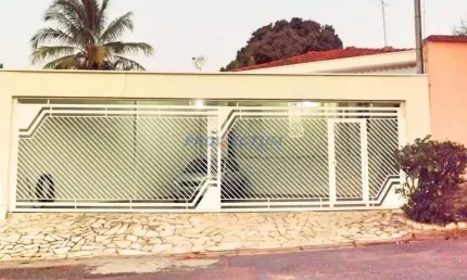 Casa com 3 quartos à venda na Brasília, 280, Vila Sonia, Valinhos, 200 m2 por R$ 640.000