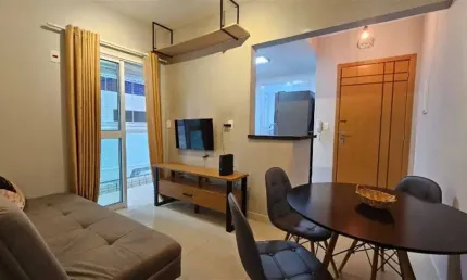 APTO 01 DORM, 53 M² DE AREA UTIL, MOBILIADO E 01 VAGA DE GARAGEM