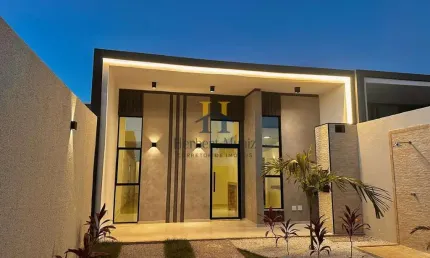 Casa Plana com Terreno Amplo, 3 quartos sendo 2 Suítes - Varanda Gourmet e Infraestrutura para Energia Solar!